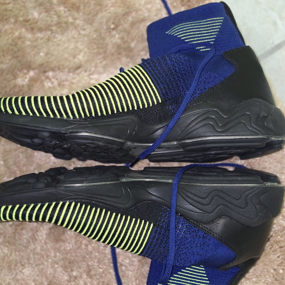 Nike Hyperdunk Flyknit 2016 in size US 11